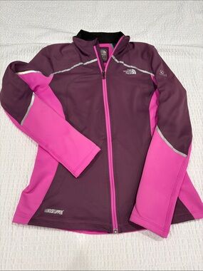 The North Face Isotherm Flight Series Softshell Jacket
Ladies Size M
